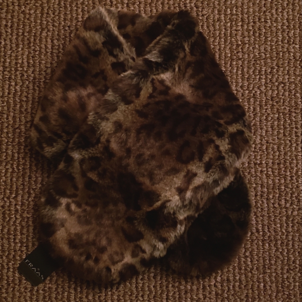 Fraas Soft Cozy Faux Fur Leopard Print Pull Through Scarf Shawl Wrap OS